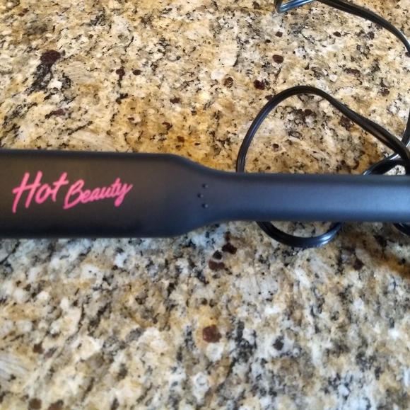 Hot Beauty Flat Iron - Picture 2 of 7